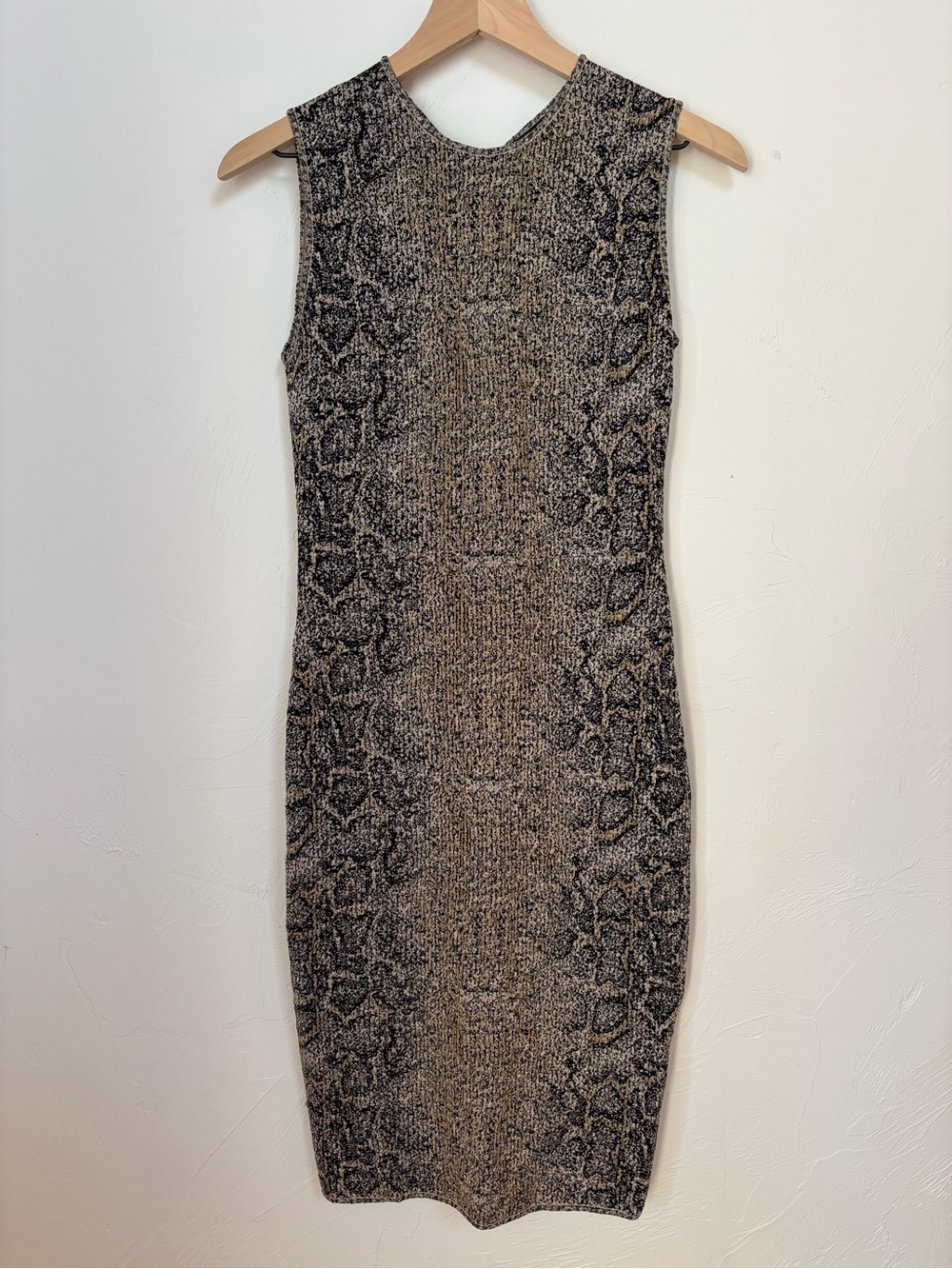 Giorgio Armani Fall Winter 2021 Black and Gold Textured Knit Bodycon Dress Sz 40